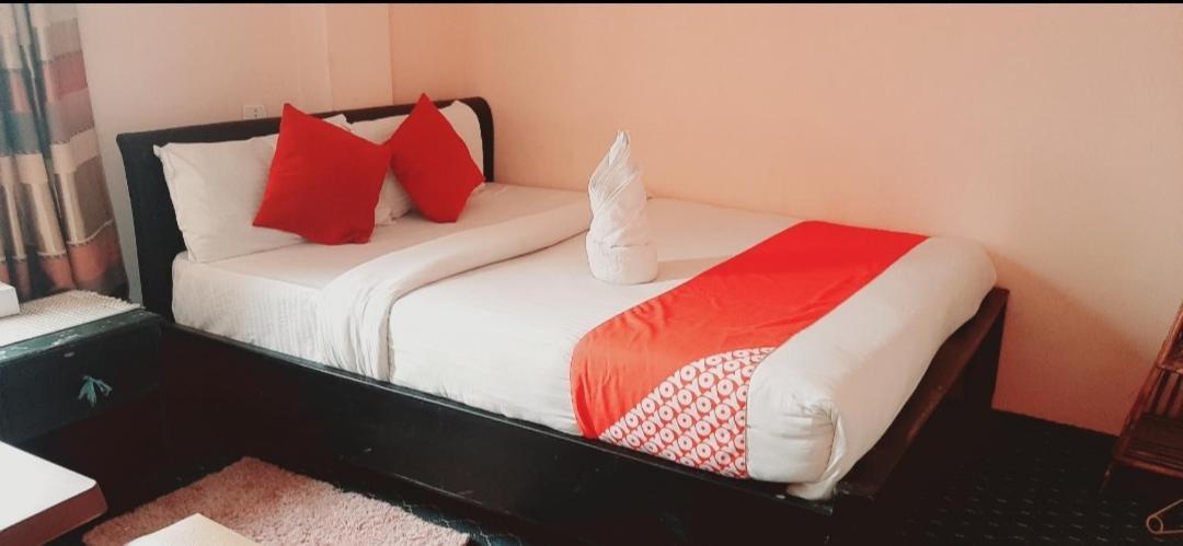 Hotel Lake N Yeti Pokhara Rum bild